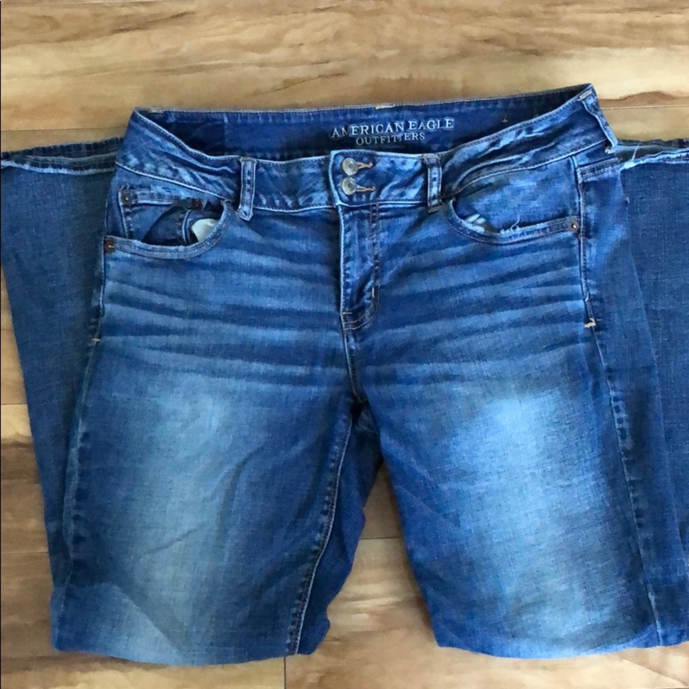 Women’s American Eagle artist flare leg jeans